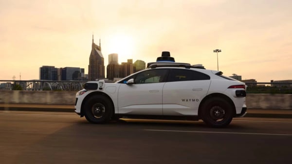 Waymo, viajes sin conductor en Las Vegas frente a Zoox