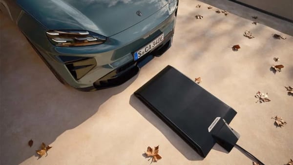Porsche Cayenne Electric, su cargador inalámbrico ya a la venta