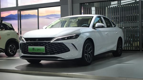 BYD Tang y Qin, llamada a revisión de 183.000 coches por el pedal de freno