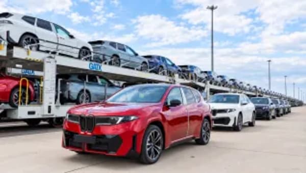 BMW iX3, 100.000 pedidos obligan a producir 24 horas al día
