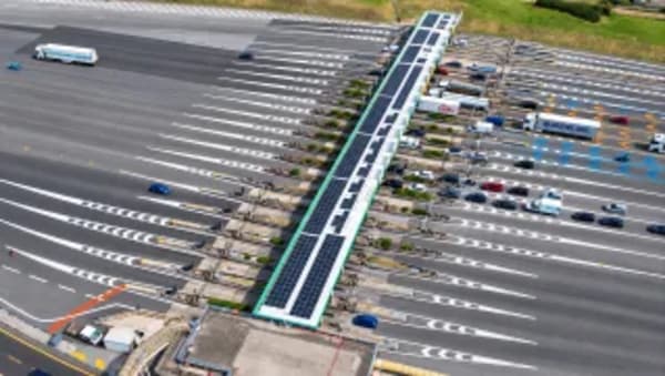 Roma Est instala 466 paneles solares en su peaje más transitado