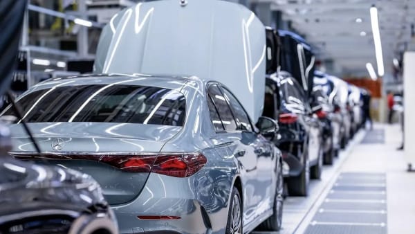 Mercedes-Benz, dos fábricas alemanas podrían cerrar por falta de competitividad