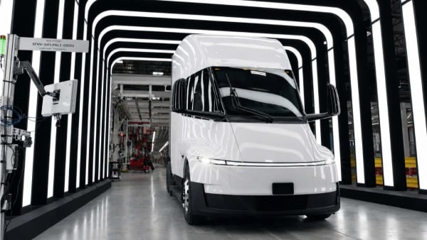 Tesla Semi, hasta 805 km de alcance y 50.000 unidades al año
