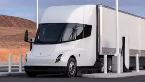 Tesla Semi, la marca planea su propia red de carga rápida en Europa