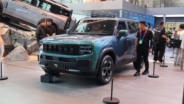La UE pide a Reino Unido subir aranceles a coches eléctricos chinos