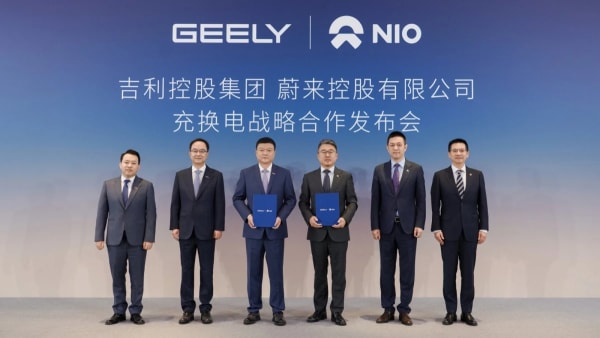 Geely toma el 30% de Nio Power para unir el intercambio de baterías