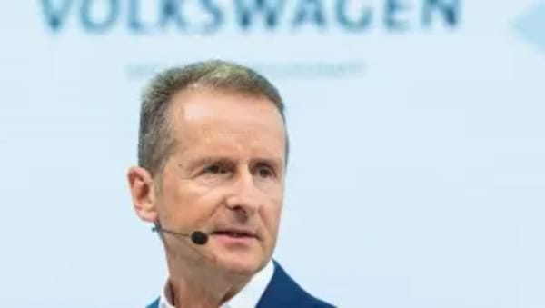 Herbert Diess alerta de que la regulación frena el coche eléctrico
