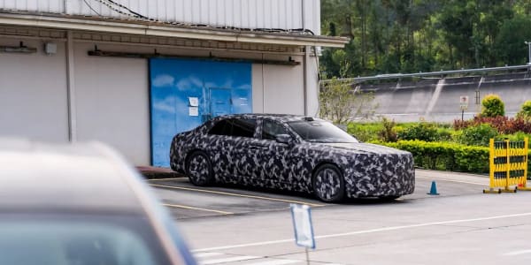 BYD prueba una berlina de ultralujo con batería de estado sólido