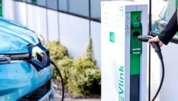 Coche eléctrico, recargar cuesta la mitad frente a la gasolina y el diésel