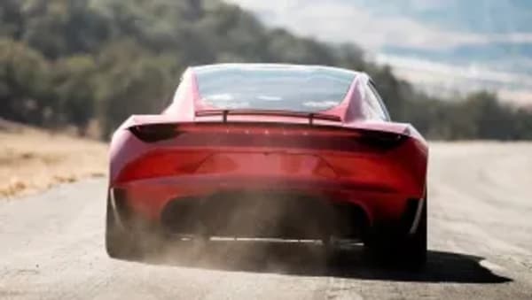 Tesla retrasa la presentación de su deportivo eléctrico al 15 de octubre