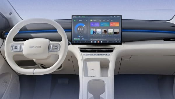 BYD Dolphin Surf, así es el interior del urbano que se venderá en 2027