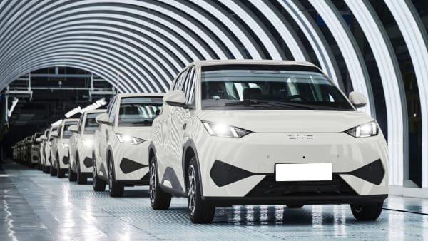 Coches chinos en Europa, UBS alerta de que las llegadas duplican sus ventas