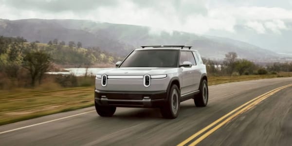 Rivian R2, la marca mantiene sus metas anuales pese al frenazo en EE.UU.