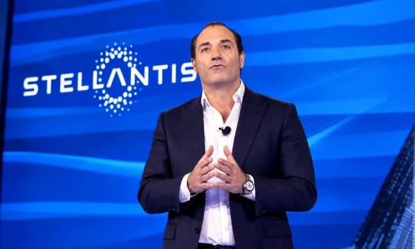 Stellantis, giro estratégico en su postura hacia el coche eléctrico