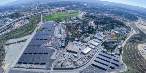 Six Flags estrena una marquesina solar de 12,37 MW en su aparcamiento