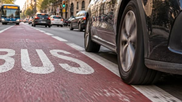 La DGT y sus multas por línea continua, los jueces anulan sanciones