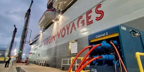 Portsmouth estrena conexión eléctrica para buques y reduce emisiones
