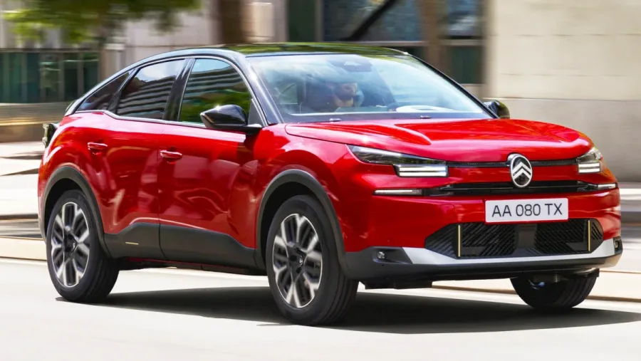 Este coche eléctrico reúne en una confortable berlina un diseño funcional, 426 km de autonomía y un maletero de casi 500 litros
