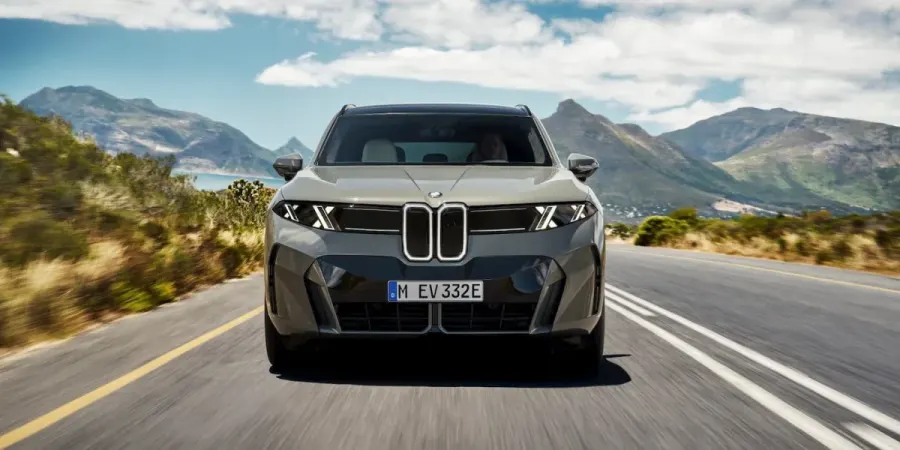 El BMW iX5, cazado antes de su lanzamiento en EE. UU. luciendo sus nuevos faros Double-X