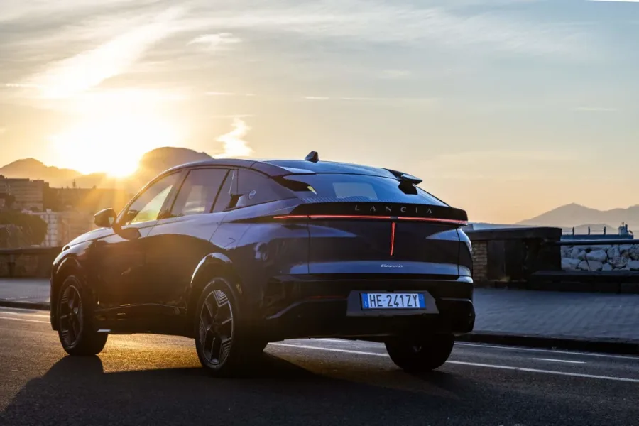 El nuevo Lancia Gamma sorprende: 740 km de autonomía, 375 CV y ChatGPT integrado