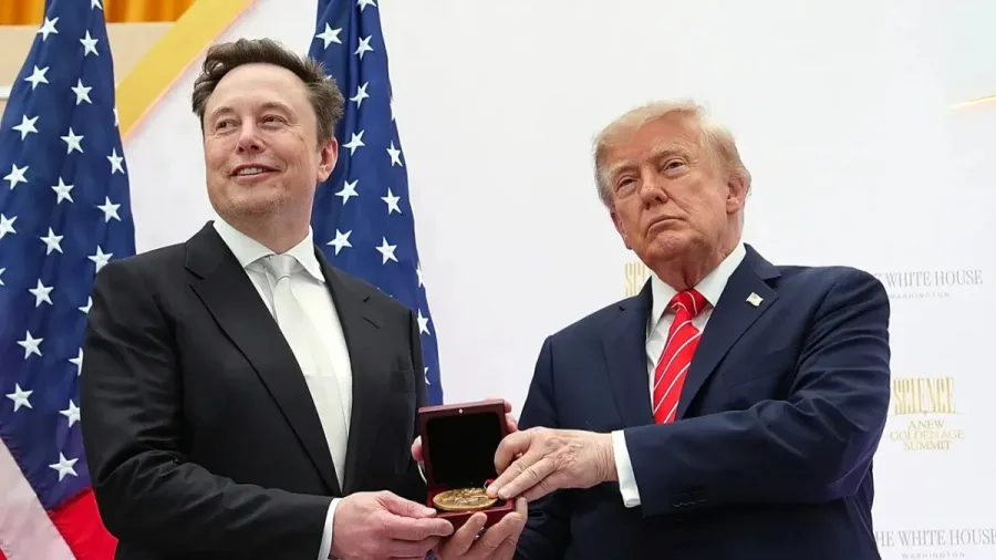 Donald Trump premia a Elon Musk y lo compara con Thomas Edison