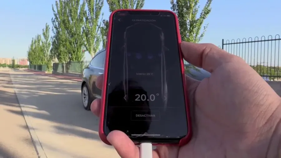 Tesla sorprende al llamar Dumb Summon a una de sus funciones más conocidas