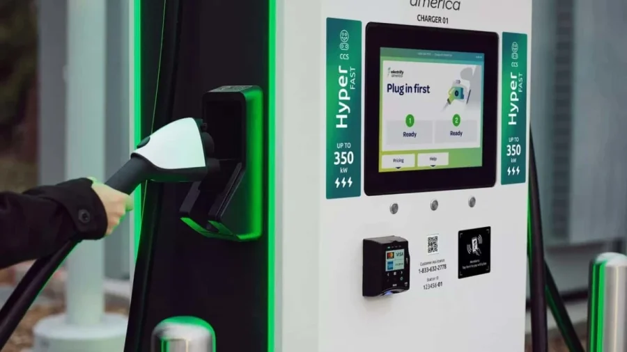 La mayor red de carga rápida para eléctricos de EE.UU. fuera de Tesla alcanza un nuevo hito