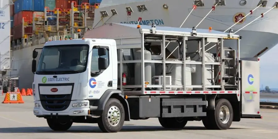 Los camiones eléctricos se alían con la energía hidroeléctrica en uno de los puertos más activos de Canadá
