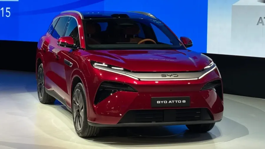 El BYD Atto 8 se convierte en el primer coche de la marca con carga ultrarrápida en Europa