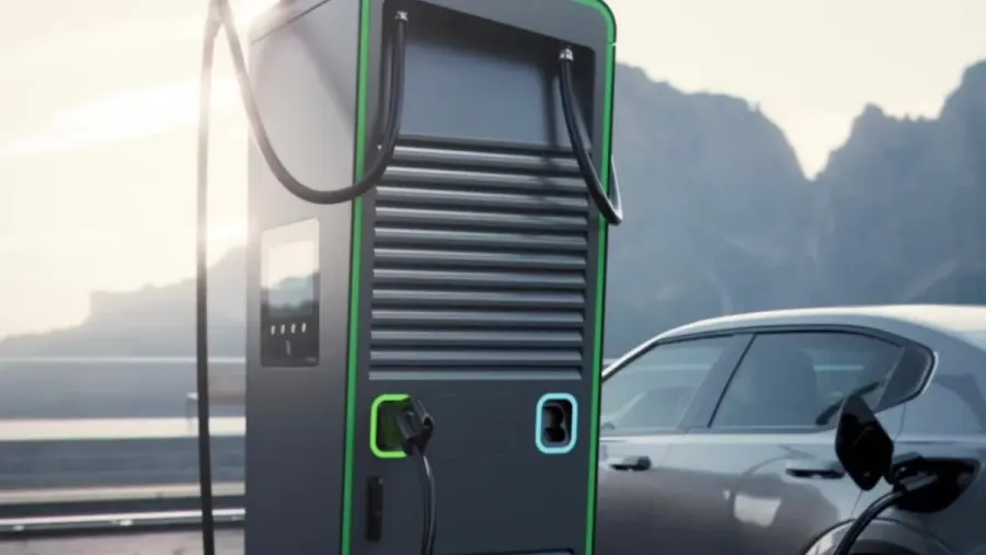 Hasta 400 kW por punto: Alpitronic presenta un nuevo 'dispensador' de carga para camiones y vehículos eléctricos