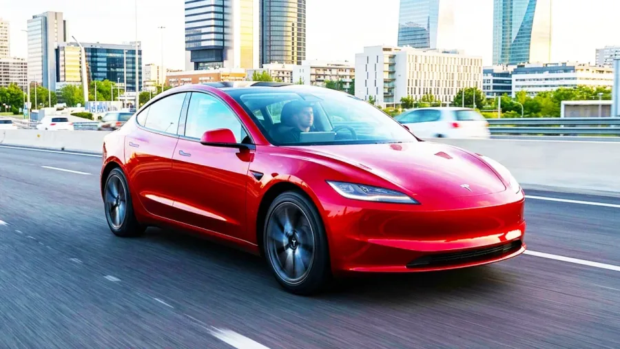 El Tesla Model 3 arrasa en septiembre en España: es el coche más vendido por encima de cualquiera de combustión, aunque un dato cambia esta lectura