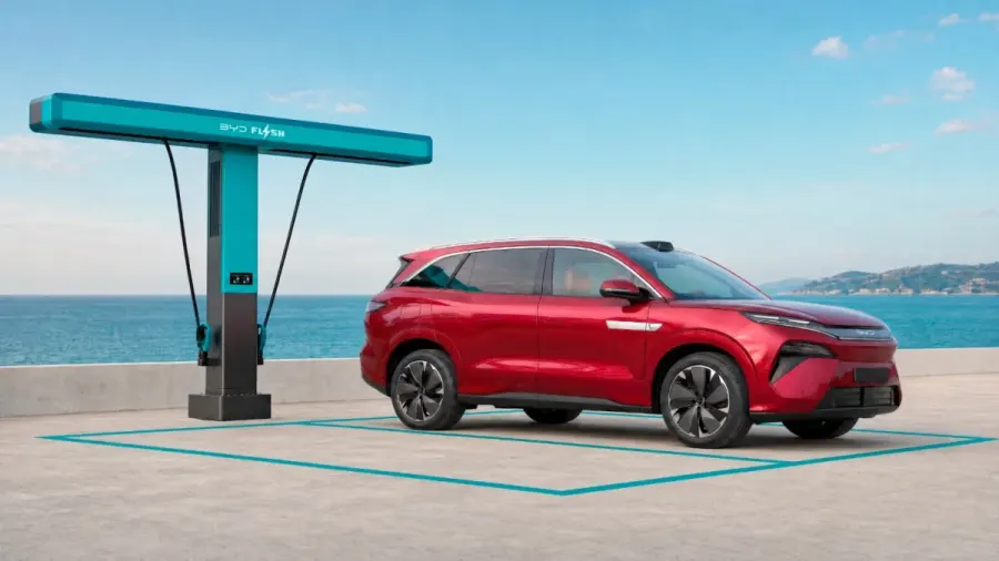 El BYD Tang L debuta como Atto 8 en el Salón de París con recarga ultrarrápida