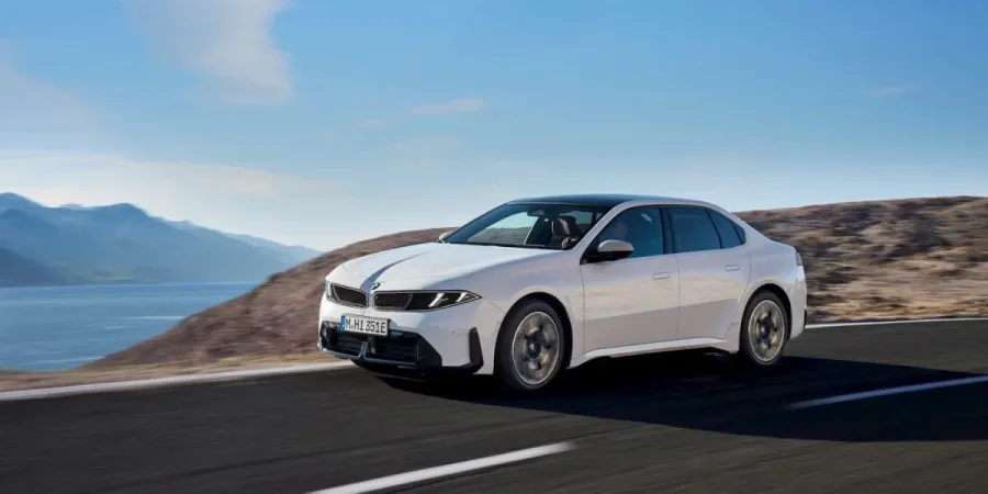 El BMW i3 cuesta casi 80 dólares menos al mes en leasing que el nuevo iX3, aunque tienen el mismo precio