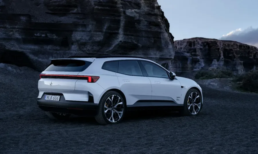 Los coches eléctricos cuestan menos que hace un año, pero septiembre trajo un revés