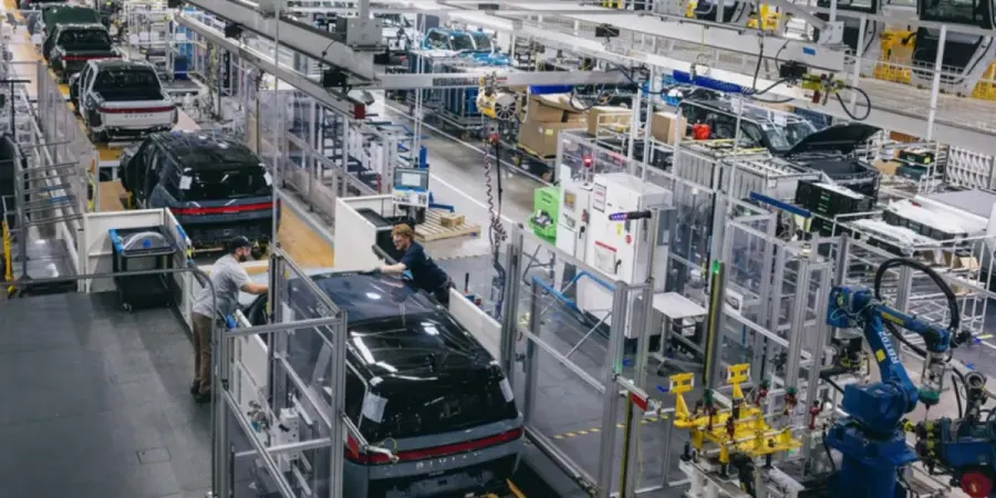 Mind Robotics, vinculada a Rivian, ficha a Doug Field, exjefe de eléctricos en Tesla y Ford