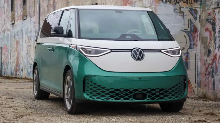 La próxima VW ID. Buzz podría recibir más tecnología y un precio más bajo