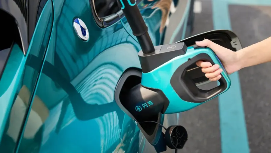 100 cargadores de 1.500 kW en 2026 y hasta 3.000 en 2027 para 'repostar' tu BYD eléctrico tan rápido que uno de gasolina