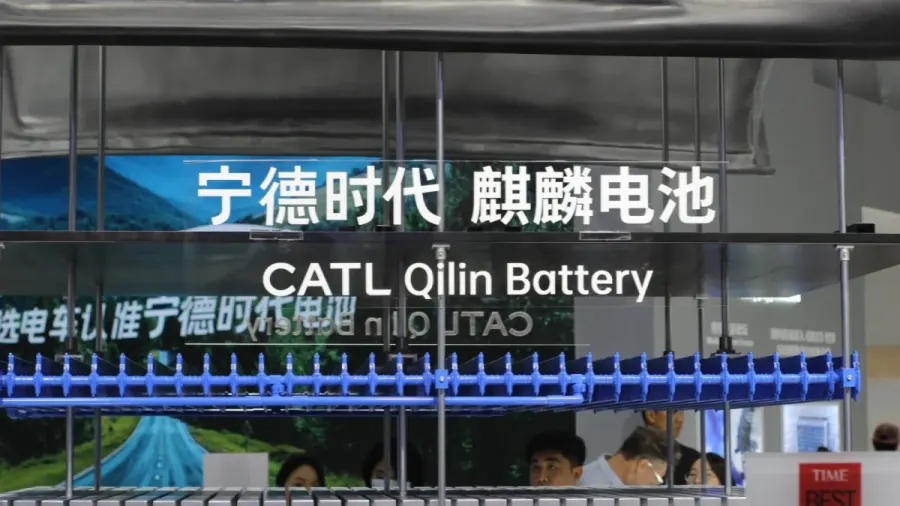 El presidente de CATL dona 62,5 millones de dólares en acciones al instituto de investigación de Shanghai Jiao Tong