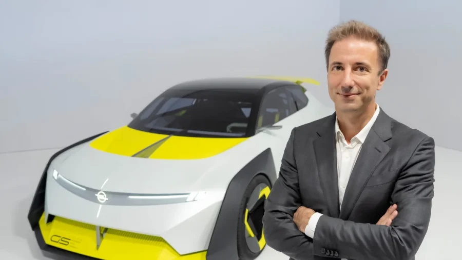 El CEO de Opel explica por qué China va más rápido que Europa en baterías y coches eléctricos: "Menos planificación, más desarrollo"