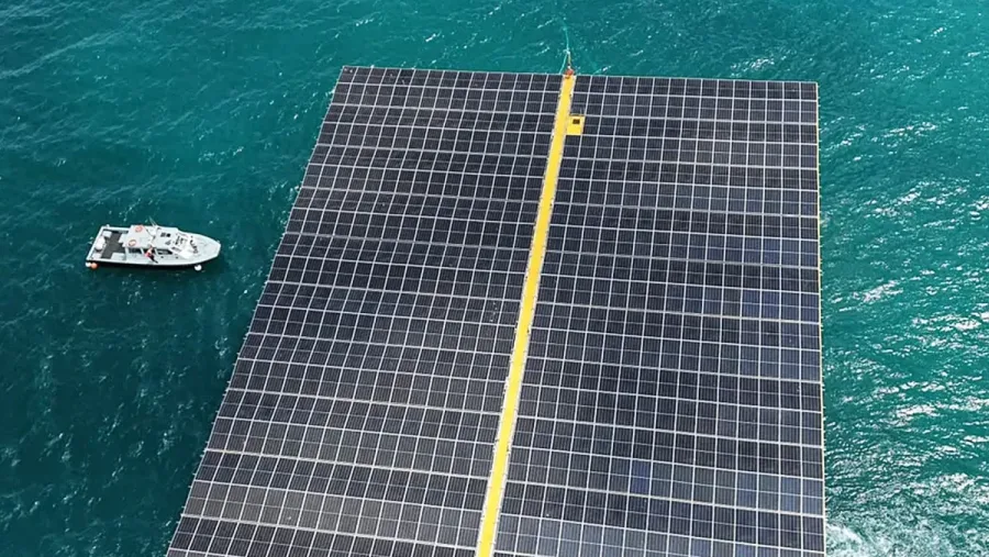 Dos plataformas de 500 kW con paneles solares hacen que Valencia sea pionera con esta instalación fotovoltaica flotante de España