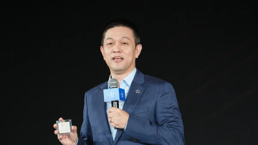 El Tesla Roadster puede volar y William Li, de Nio, admite: 'Esto realmente no lo tenemos'