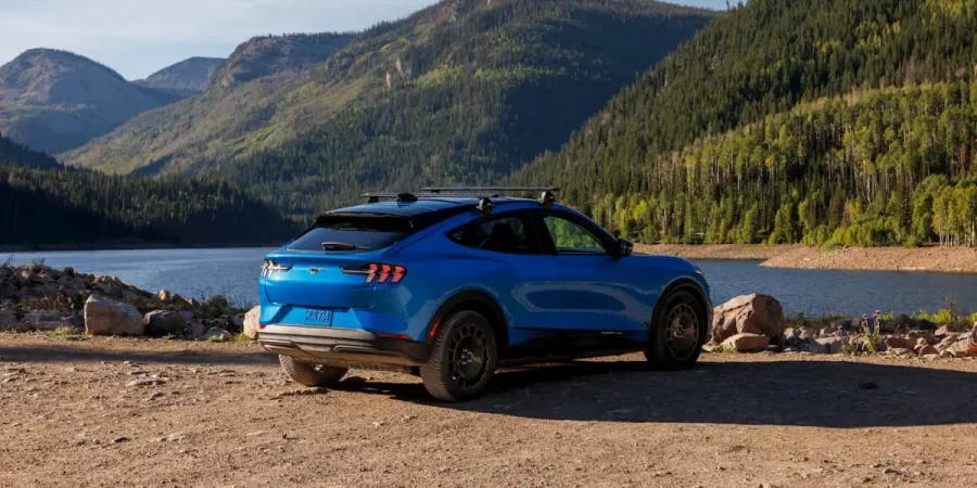 El Ford Mustang Mach-E 2027 incorpora de serie la batería de gran autonomía y arranca en 40.000 dólares