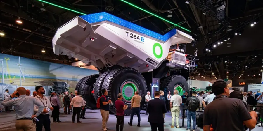 Fortescue utiliza robots de soldadura KUKA para manipular cables de carga de 6 MW [vídeo]