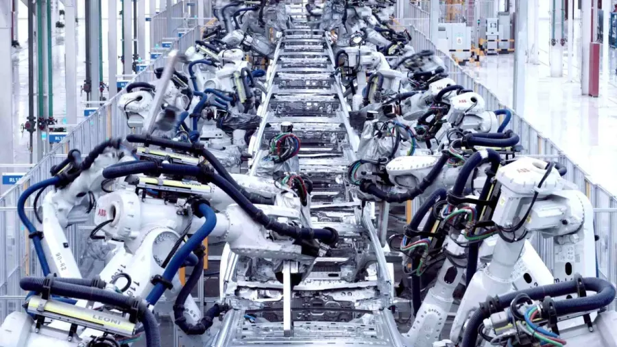 344.000 puestos de trabajo y 18.000.000.000 € en Europa en 2030: el efecto que producirá la transición de la gasolina y el diésel al coche eléctrico