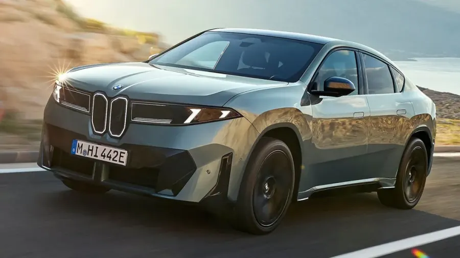 El nuevo BMW iX4 ya tiene precio y llega con hasta 828 km de autonomía para viajeros incansables