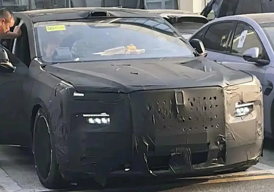 Cazada la limusina insignia de 5,5 metros de BYD Yangwang antes de debutar en EAU