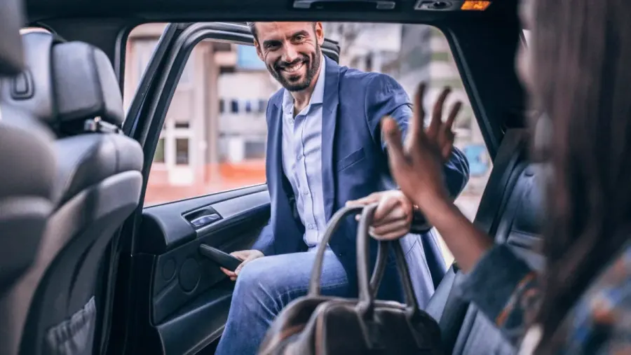 Esta ciudad busca predicar con el ejemplo de bajas emisiones: las nuevas licencias VTC, solo a coches eléctricos
