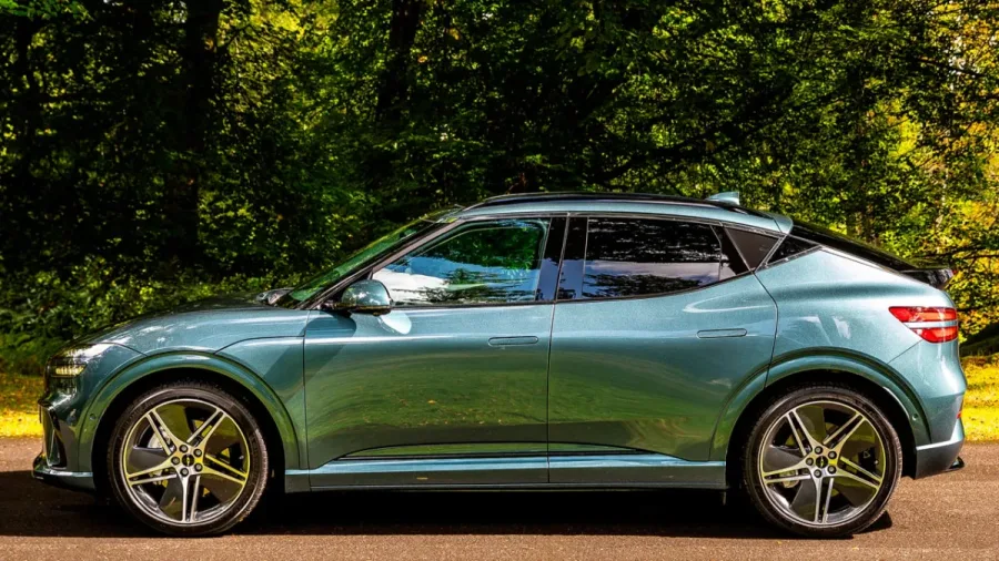El Genesis GV60 ya tiene precios en España, desde poco más de 55.000 euros, pero el Magma juega en otra liga