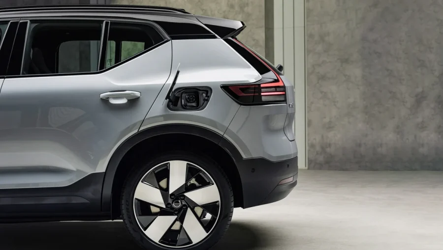 Más barato que el EX60 (que ya ha vendido 50.000 coches) y como sustituto de este otro SUV: Volvo prepara un 'golpe sobre la mesa' para 2027