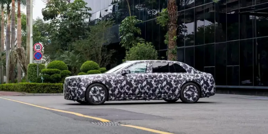 El vehículo eléctrico de ultra lujo de BYD podría debutar la próxima semana con baterías de estado sólido y mucho más